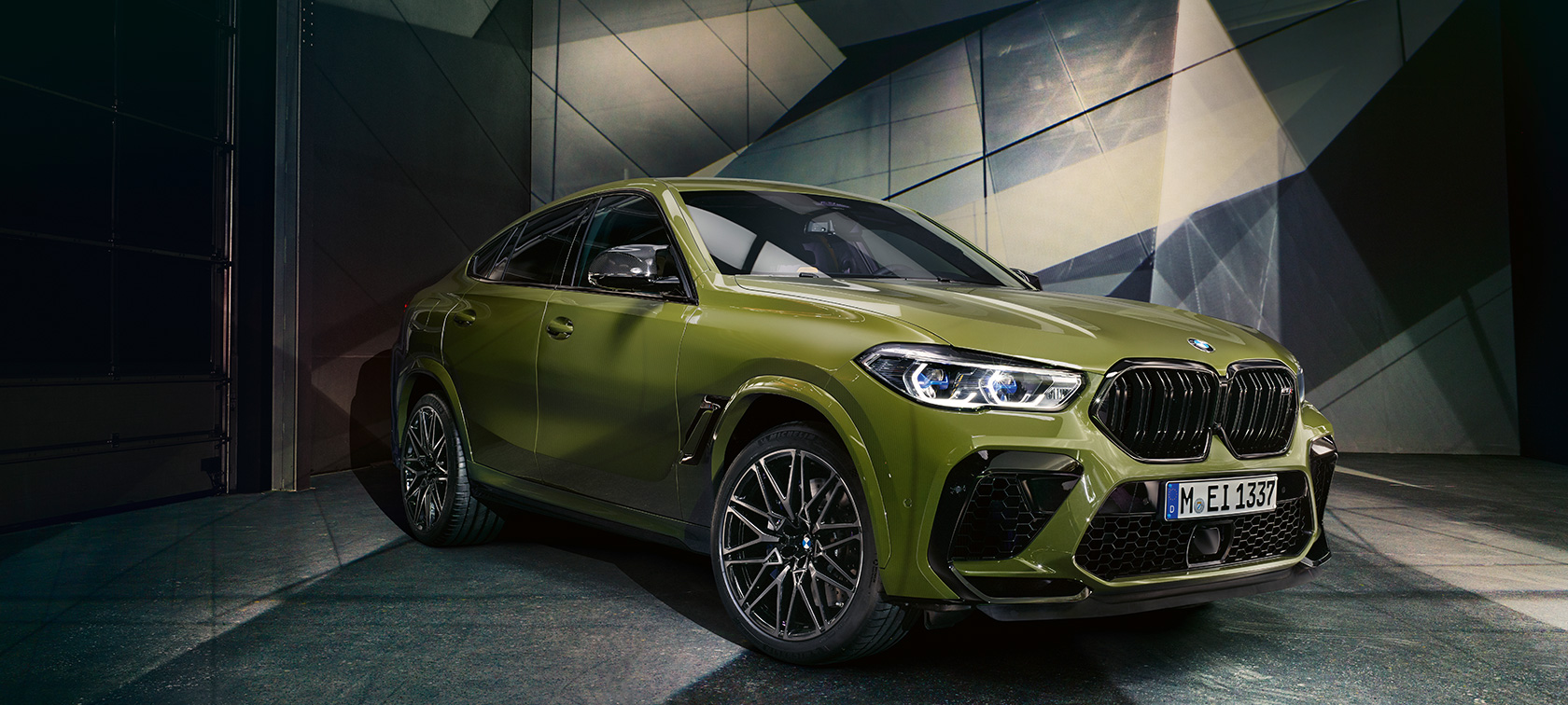 BMW X6 M Competition BMW Individual Special Paint Urban Green SUV F96 2020 side view